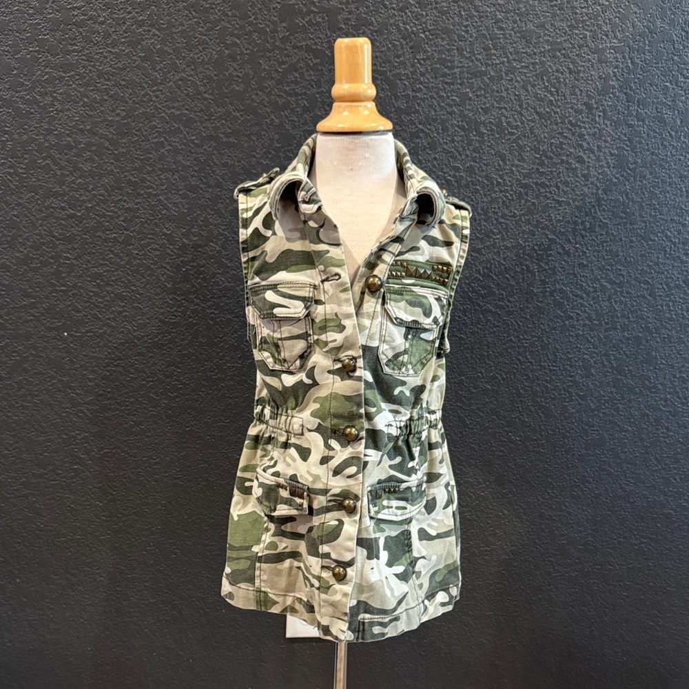 Camouflage Sleeveless Button-Up Top vest girls size 8